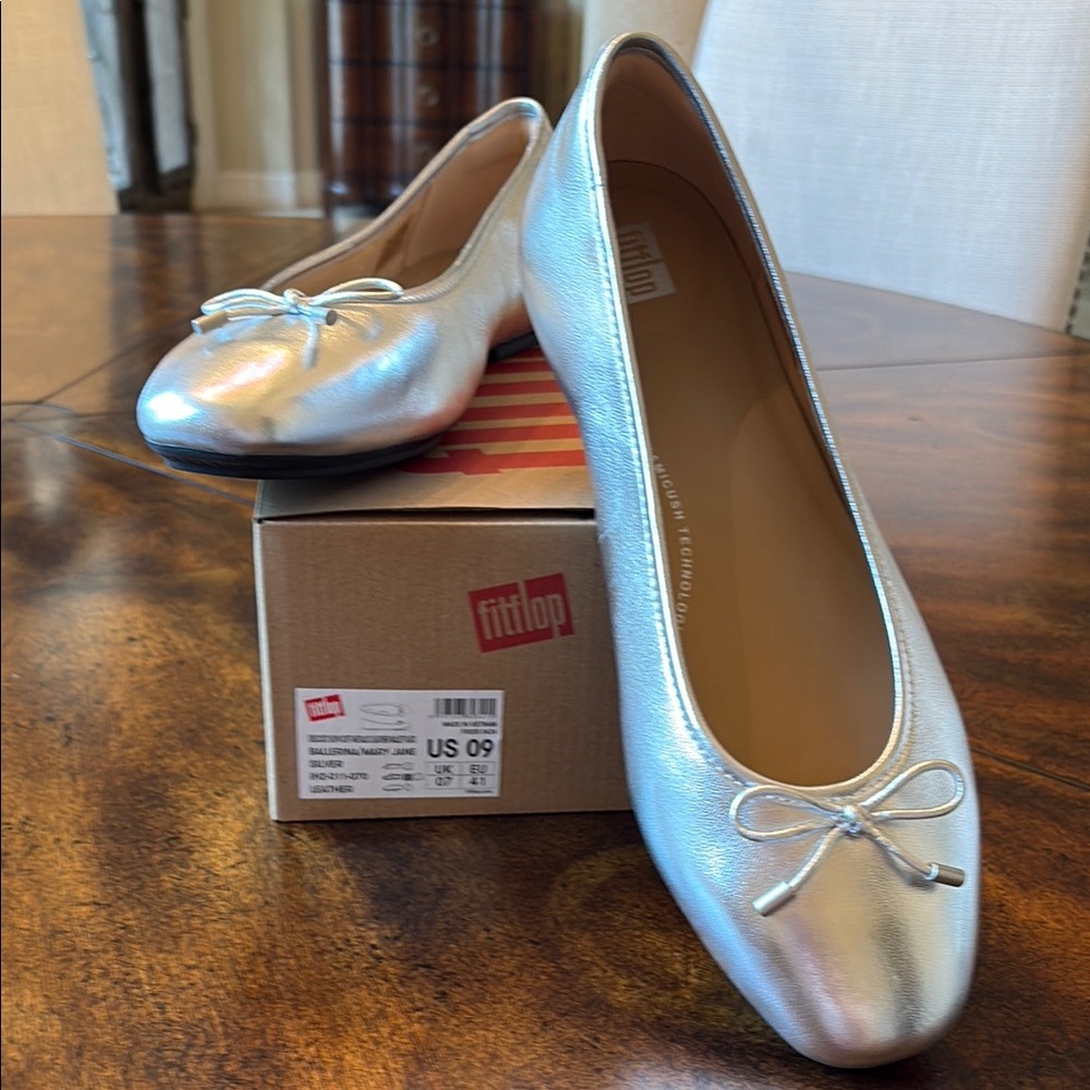NWB FitFlop Delicato Silver Ballet Flats